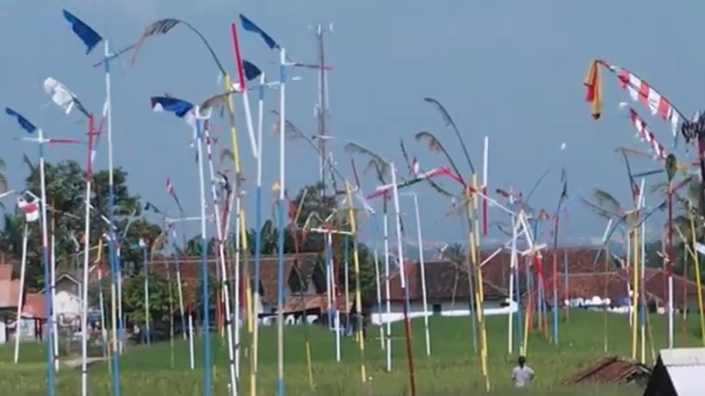 Desa Cisayong Luncurkan Destinasi Eduwisata ‘Kampung Kolecer’ kolecer di hembusan angin cisayong