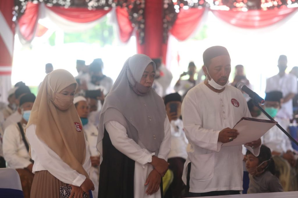 Tajul Muluk dan keluarga saat baiat kembali Aswaja