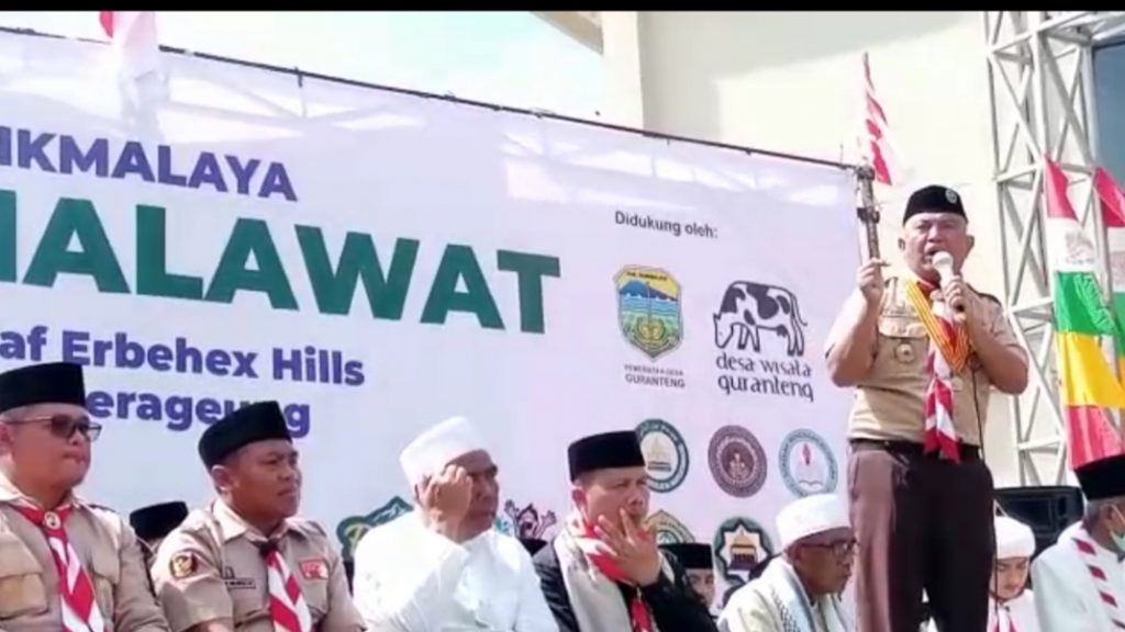 Ka harian Kwarcab Tasikmalaya Engkos Koswara saat memberikan sambutan pada Pramuka Tasikmalaya Bersholawat, Sabtu (27/11/2021)