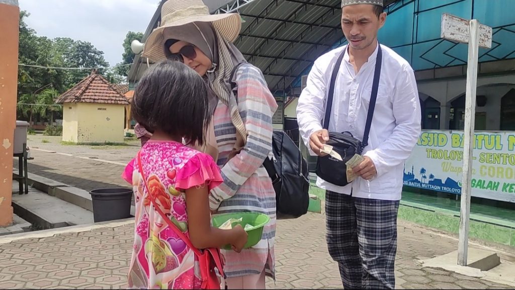 Miris, Anak Disuruh Mengemis 100ribu Sehari, Uang Jajan Hanya Seribu