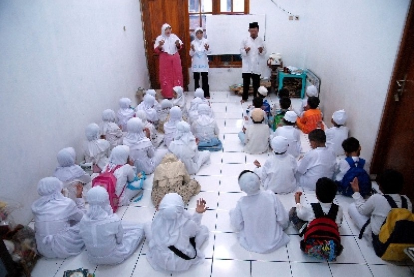 Rumah Infaq Launching 10 Cabang Rumah Tahfidz Rumah Infaq Launching 10 Cabang Rumah Tahfidz. Foto: Suasana pengajaran di Rumah Tahfidz (ilustrasi).
