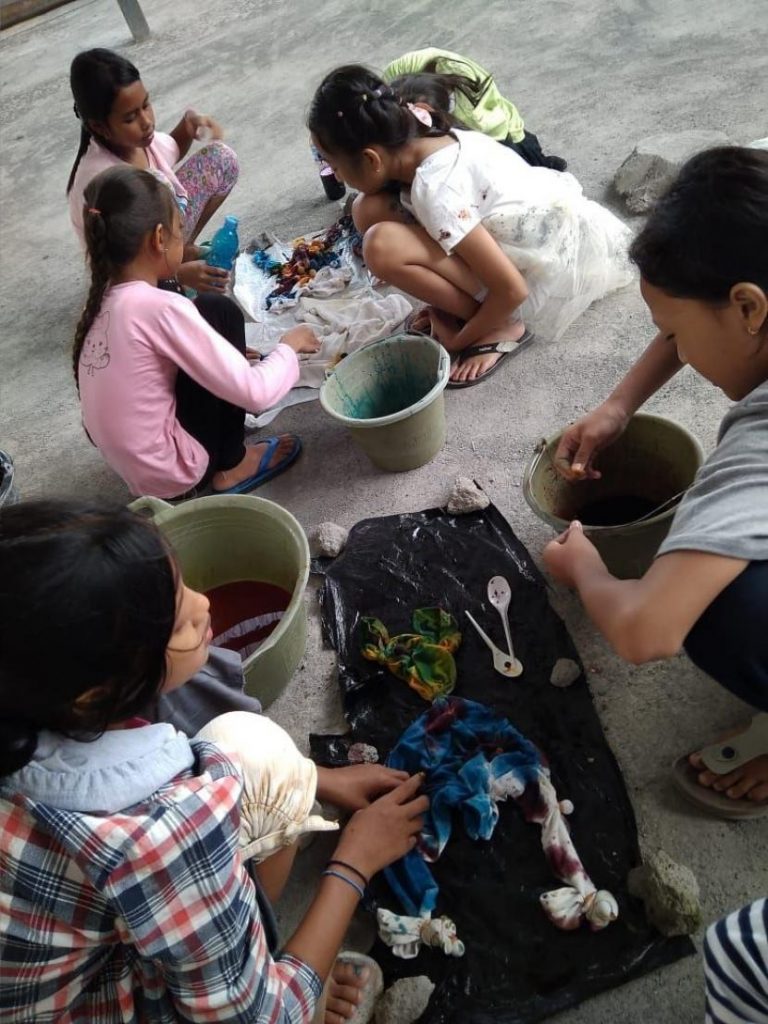 Rumah Literasi Sregep Sinau Gelar Pelatihan Membatik Rumah Zakat melalui Rumah Literasi Sregep Sinau Desa Kedungumpul bekerja sama dengan Batik Latifah menggelar pelatihan membatik untuk anak, Minggu (9/1/2022).