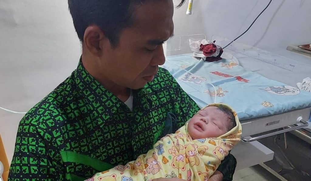 UAS Dikaruniai Anak Laki-laki dari Fatimah Zahra Perempuan Asal Jombang