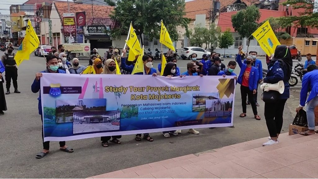 Mahasiswa Geram Pada Sejumlah Proyek Mangkrak di Kota Mojokerto