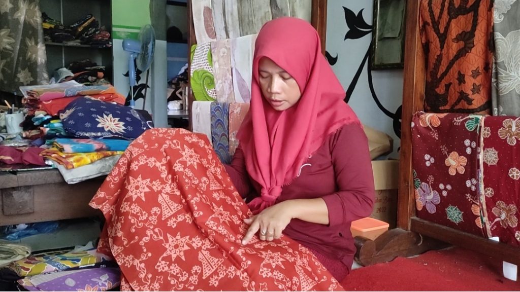 Pengrajin batik Mojokerto