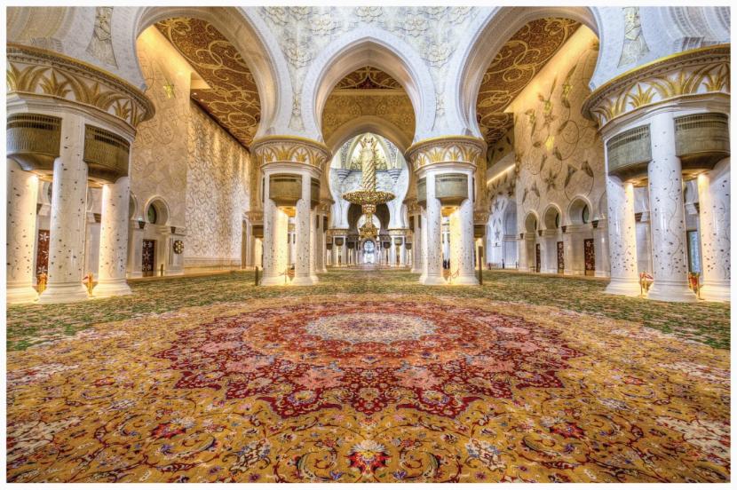 Masjid Agung Sheikh Zayed Miliki Karpet Terbesar Dunia Karpet hasil tenunan tangan di Masjid Agung Sheikh Zayed di Abu Dhabi, Uni Emirat Arab (UEA). Karpet ini merupakan karpet tenunan tangan terbesar di dunia.