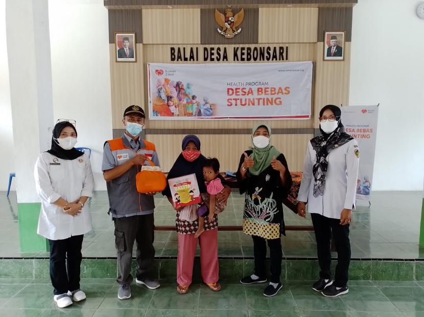 Program Bebas Stunting Rumah Zakat di Desa Berdaya Kebonsari Masalah kesehatan khususnya Stunting, ternyata masih ada di Desa Kebonsari, kecamatan Dempet, Demak, Jawa Tengah. Dari pemeriksaan Bidan Desa dan kader posyandu ada sekitar 10 balita terindikasi Stunting, Rumah Zakat melalui Relawan Inspirasi, kembali menyelenggarakan program Desa Bebas Stunting.