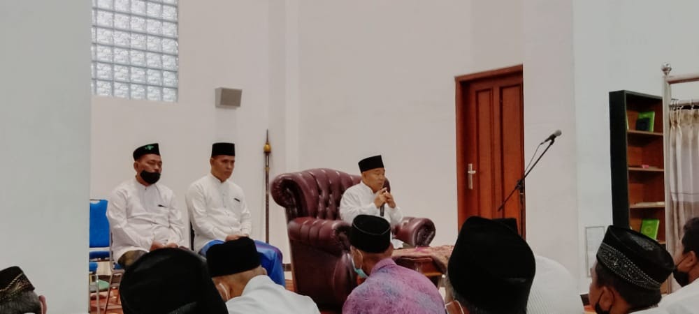 Bukber dengan Bekisar Mojokerto, Kiai Asep Siapkan Gus Barra untuk 2024 Bukber dengan bekisar Mojokerto , Kiai Asep Siapkan Gus Barra untuk 2024