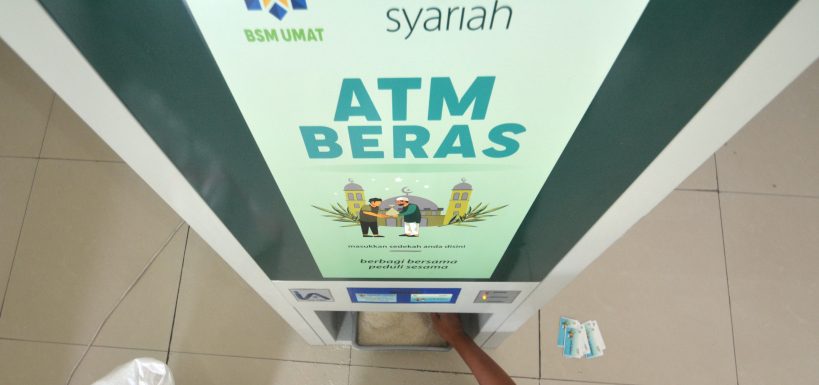 DKM Masjid Nurul Huda Agam Luncurkan ATM Beras untuk Bantu Duafa ATM Beras DKM Masjid Nurul Huda Agam untuk ringankan beban kaum dhuafa. Ilustrasi atm beras dhuafa di Nurul Huda Tanjung Alam, Nagari Biaro Gadang, Kecamatan Ampek Angkek, Kabupaten Agam