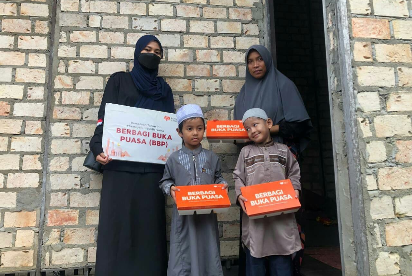 Warga Sungai Lulut Bersukacita Penuhi Musala Hadiri Kegiatan BBP Rumah Zakat kembali menyalurkan paket Berbagi Buka Puasa (BBP) pada Rabu (13/4/2022).