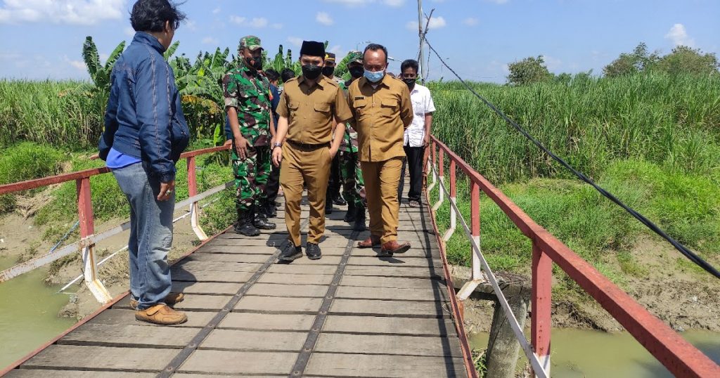 Gus Barra Beri Solusi Derita Warga Talun Brak Jembatan Rusak Puluhan Tahun Gus Barra Beri Solusi Derita Warga Talun Brak Jembatan Rusak Puluhan Tahun