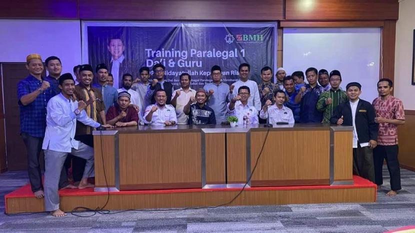 BMH-Hidayatullah Kepri Gelar Training Paralegal untuk Dai dan Guru BMH bersama DPW Hidayatullah Kepri menggelar Training Paralegal di Batam, pada 10-12 Juni 2022.