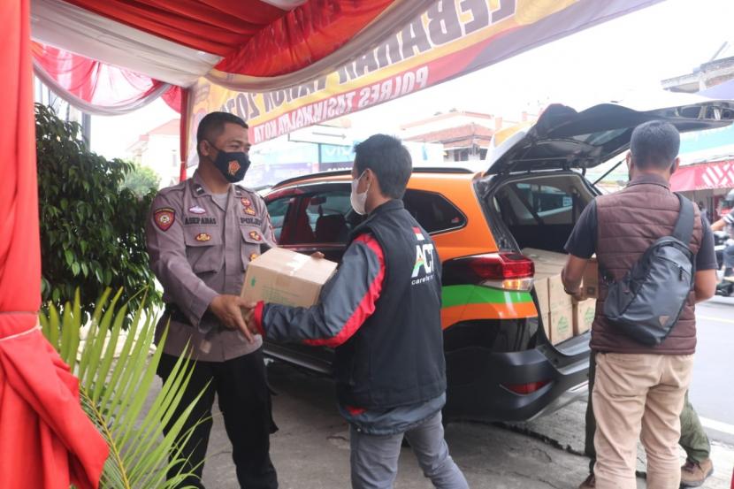 Dukung Kemandirian Pesantren, ACT Tasikmalaya Serap Wakaf Hewan Kurban ACT berikan bantuan air minum untuk pos pam di Tasikmalaya, Kamis (28/4/2022).