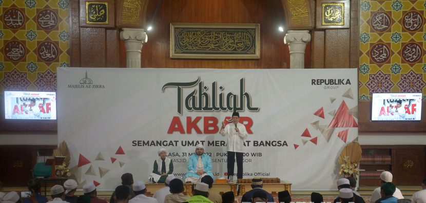 Umat Diajak Mensyukuri Indonesia Dengan Menguatkan Persatuan Sekjen MUI Amirsyah Tambunan memberikan ceramah saat Tabligh Akbar di Masjid Az-Zikra, Sentul, Bogor, Jawa Barat, Selasa (31/5/2022). Tabligh Akbar yang terselenggara atas kerjasama antara Republika dan Majelis Az-Zikra tersebut mengambil tema Semangat Umat Merawat Bangsa.Prayogi/Republika.