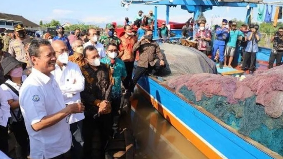 Kunjungi Tawang, Menteri KKP Minta Pasokan BBM Nelayan Terpenuhi