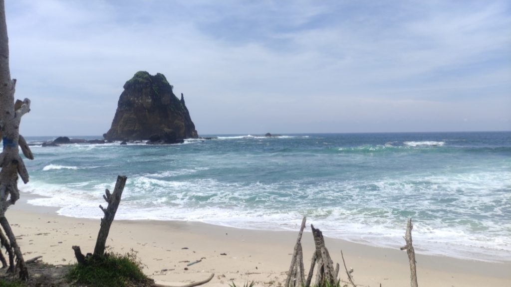 Papuma, Pantai Asyik Untuk Healing