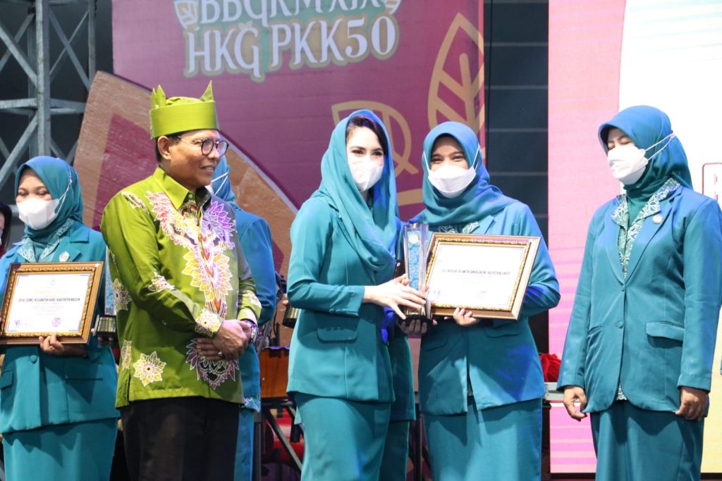 Bangga! TP PKK Kabupaten Mojokerto Juara Harapan Terbaik II Pelaksana 10 Program Pokok PKK Se Jawa Timur