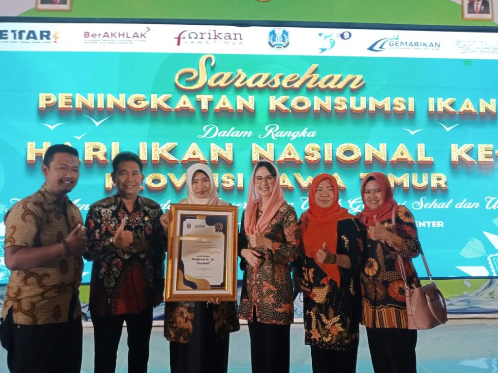 Ajak Konsumsi Ikan, Ning Hana Diganjar Forikan Award Katagori Kerja Teraktif di Jatim