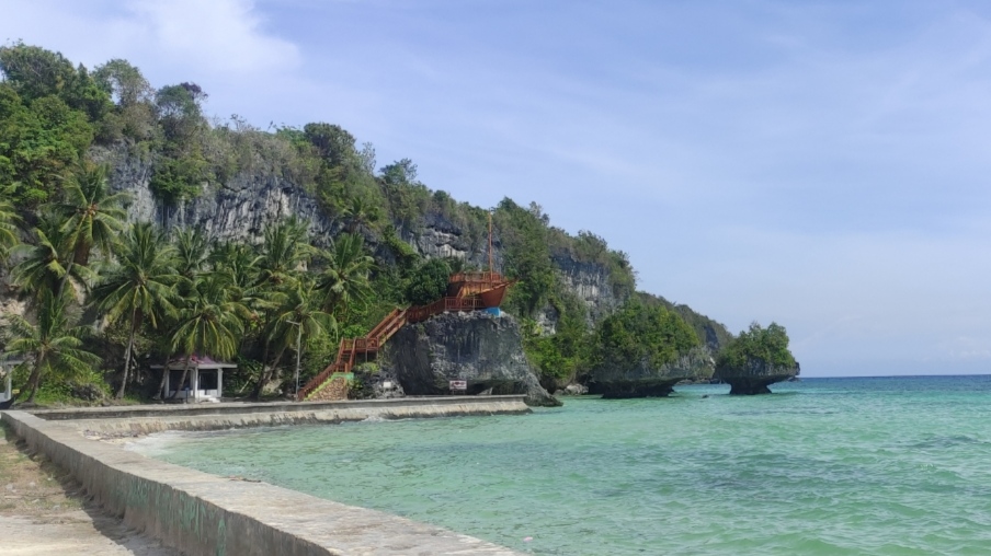 Wow! Pantai Lagunci Benar-Benar Keren