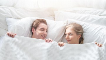 Apakah Seprai Perlu Diganti Setelah Bercinta? Ilustrasi setelah bercinta