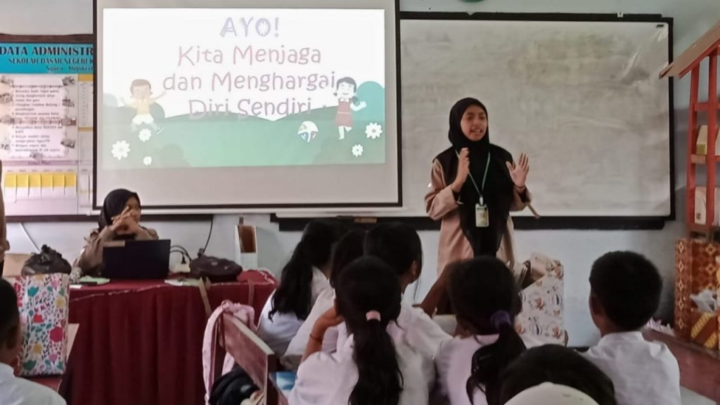 Mahasiswa KKN IKHAC Mojokerto Beri Sosialisasi Edukasi Seks