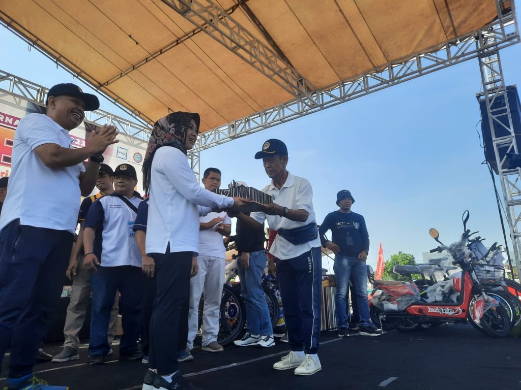 Satukan Pemerintah, Pengusaha, dan Buruh Menuju Harmoni Industri