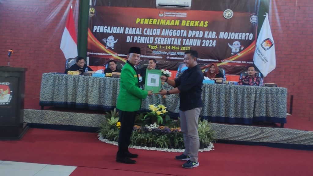 PPP Kabupaten Mojokerto Serahkan Berkas Bacaleg ke KPUD