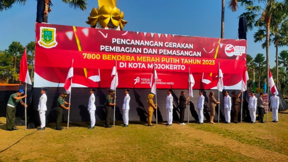 Ning Ita Kibarkan 7800 Bendera Merah Putih