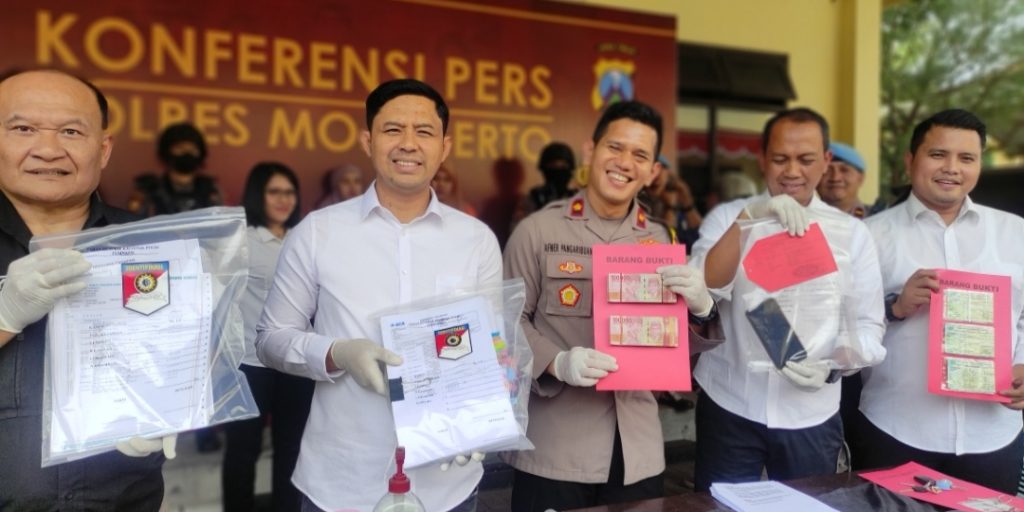 Sindikat Penipuan Investasi Berkedok Arisan Online Tertangkap di Mojokerto