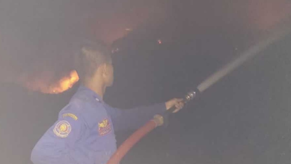 Sigap, Pemkot Mojokerto Atasi Kebakaran Sampah di TPA Randegan Pemkot Mojokerto respons cepat atasi insiden kebakaran sampah yang terjadi di TPA Randegan, Kedundung, Magersari, Jumat (8/9/2023)
