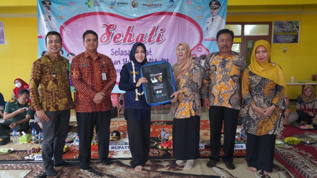 Ikfina Fahmawati, Bupati Mojokerto saat acara Sehati Dusun Pungging Krisik, Desa Balongmasin, Kecamatan Pungging, Selasa (10/10/2023).