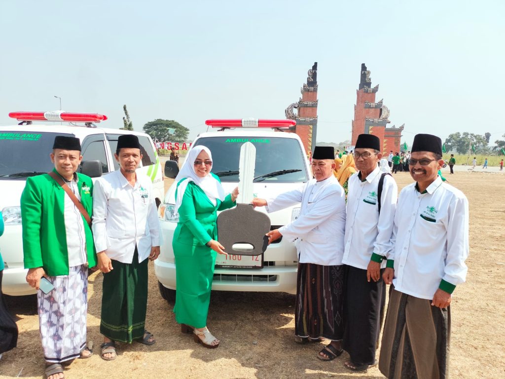 Legislator PKB, Eka Septya Juniarti Serahkan Dua Ambulans ke MWCNU Kabupaten Mojokerto Legislator PKB, Eka Septya Juniarti Serahkan Dua Ambulans ke MWCNU Kabupaten Mojokerto