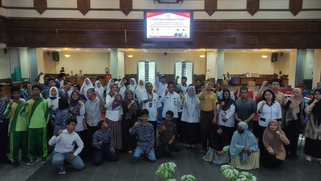 Pemkab Kutim Dorong Partisipasi Politik Disabilitas dalam Pemilu 2024 Sulastin Staf Ahli Bupati Kutim Bidang Perekonomian Pembangunan dan Keuangan membuka Sosialisasi Pendidikan Politik