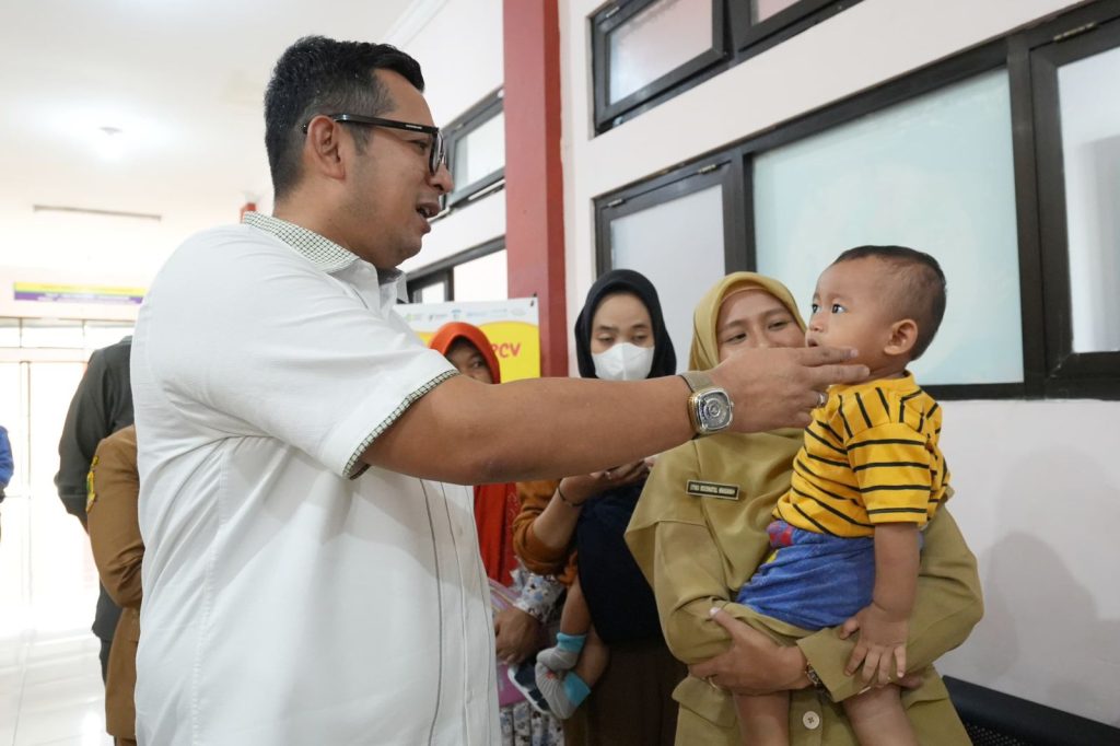 Warga Kota Mojokerto, Ayo Bawa Anak Anda Imunisasi Polio!