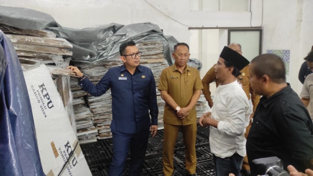 PJ Wali Kota Mojokerto Apresiasi Warga Luar Negeri yang Aktif Urus Surat Pindah Memilih