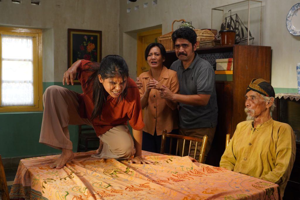 Ayu Dirasuki Arwah Mbah Sarinten Sinden Gaib Tayang Di CGV Mojokerto Sinden Gaib