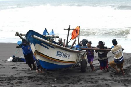 DKP Kulonprogo Berikan Bantuan Kepada Nelayan