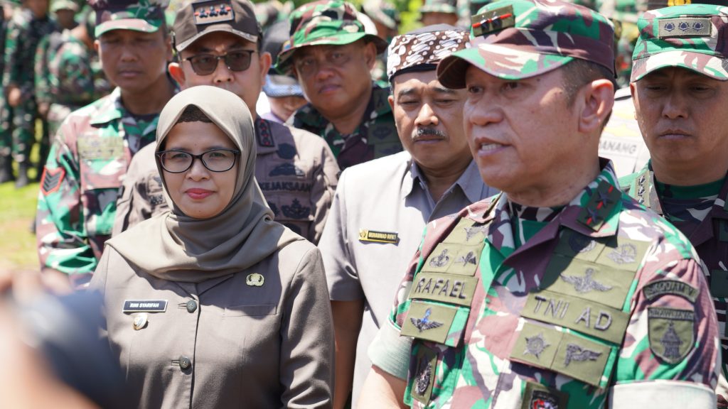 Penutupan TMMD ke-119, Bupati Blitar: Percepat Pembangunan Desa