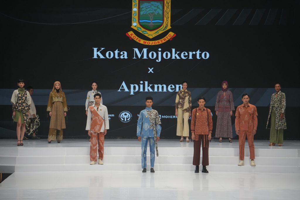 Batik Mojokerto Berjaya di IFW 2024, Angkat Kejayaan Majapahit ke Catwalk Internasional