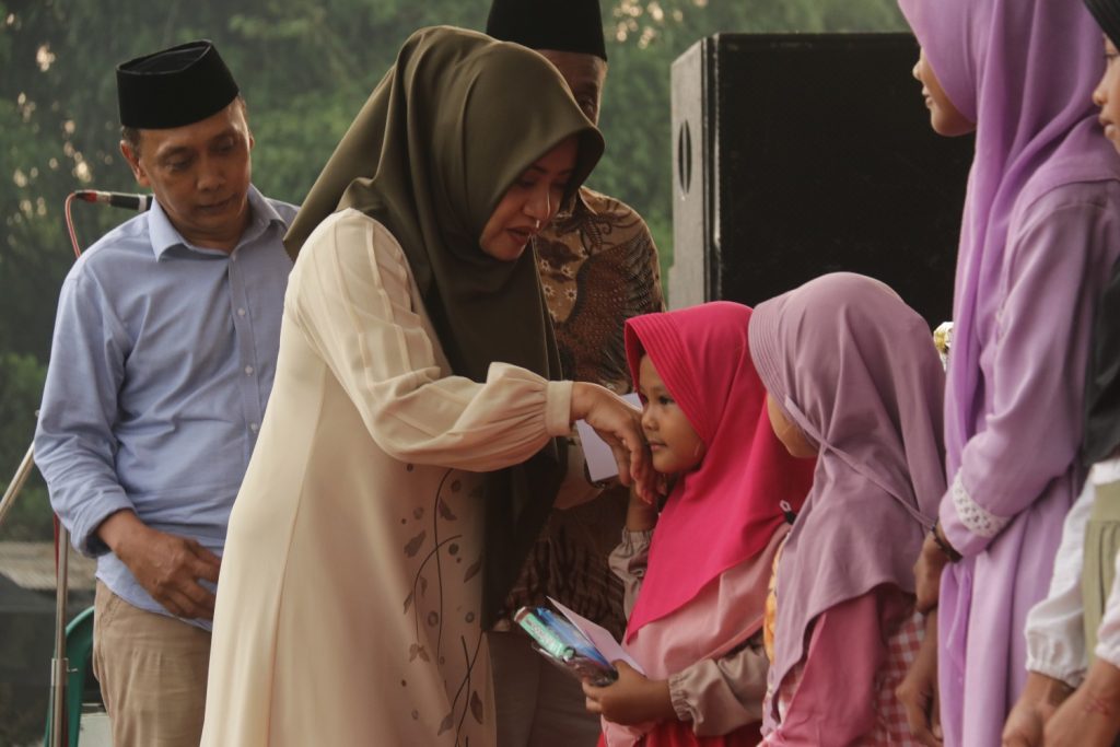 Bupati Ikfina Berbagi Bahagia Bersama Anak Yatim Dan Dhuafa Ikfina Fahmawati, Bupati Mojokerto