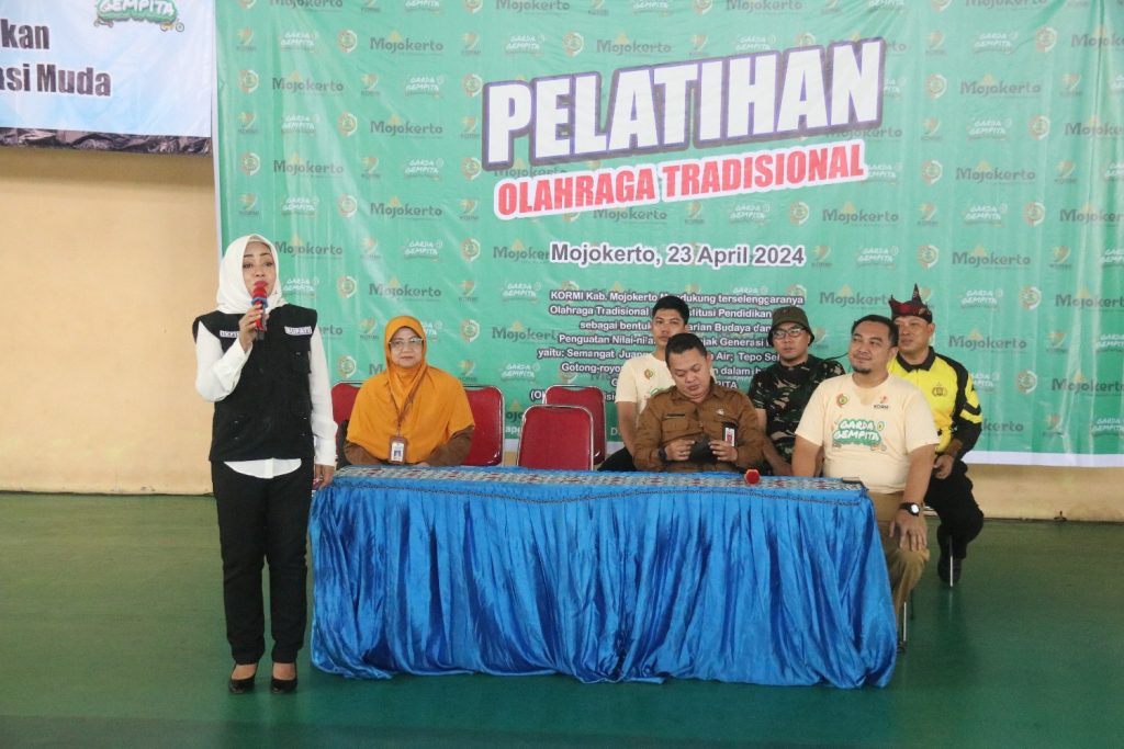 Kukuhkan Olahraga Tradisional di Mojokerto Ikfina Fahmawati