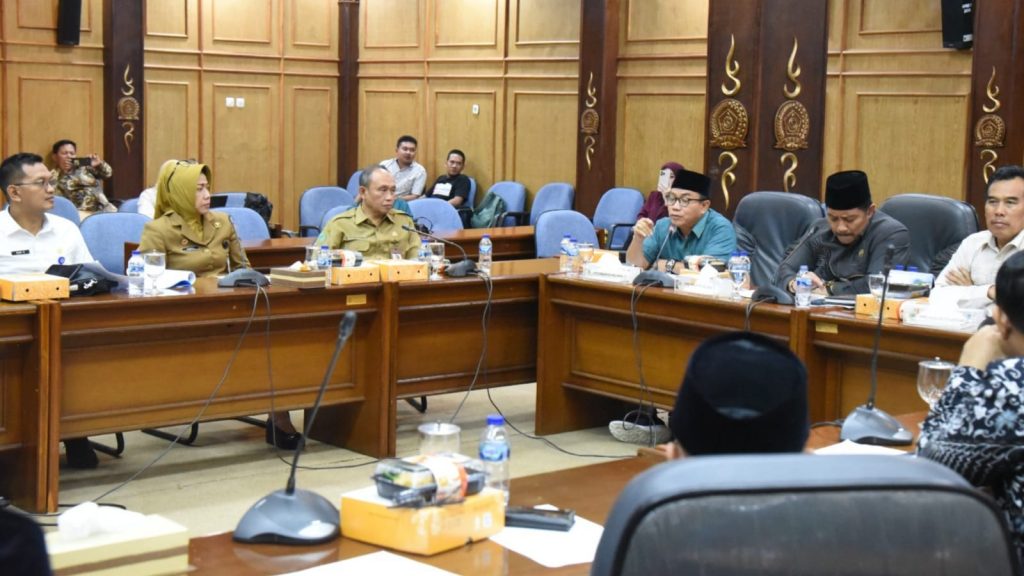 Pembatalan Pelantikan ASN, Pemkab – DPRD Sidoarjo segera Konsultasi Kemendagri Komisi A DPRD Sidoarjo mengundang Sekda Sidoarjo, Kepala BKD Sidoarjo ,Asisten Administrasi Umum dan Kabag Organisasi untuk membahas solusi pembatalan pelantikan pejabat