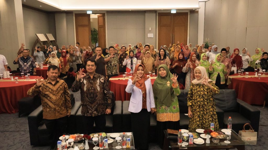 Ikfina Fahmawati, Bupati Mojokerto halal bi halal di Klinik Mata Royal EDC Mojosari, Sabtu (11/5/2024) pagi.