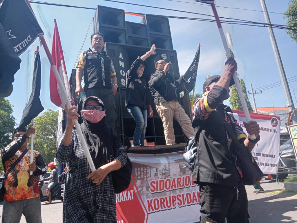 Warga Kletek dan GMBI Sebut Sidoarjo Darurat Korupsi dan Pungli