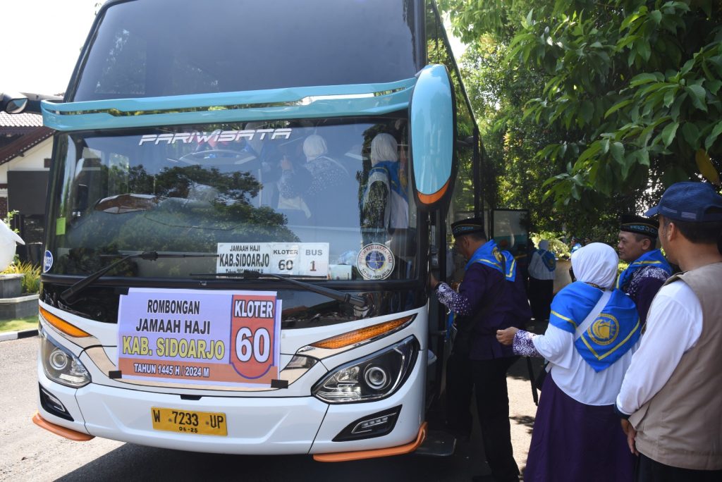 CJH Kloter 60 Perdana Berangkat dari Pendopo Sidoarjo