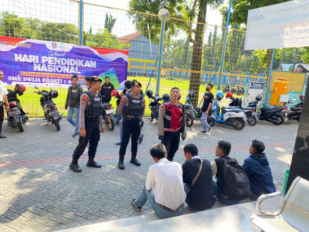 Hari Kelulusan, Patroli Polres Jombang Cegah Konvoi Siswa SMA Puluhan Polisi Patroli Cegah Konvoi Kelulusan Sekolah di Jombang