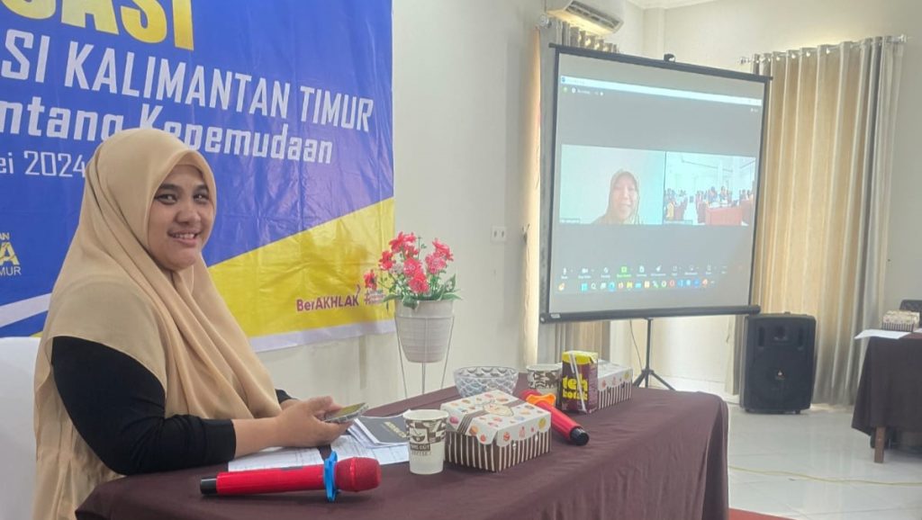 Bagus Generasi Berkualitas, Fitri Maisyaroh Ajak Pemuda Kubar Pahami Perda Kepemudaan Fitri Maisyaroh hadir melalui daring sebagai Narasumber sosialisasi perda kepemudaan