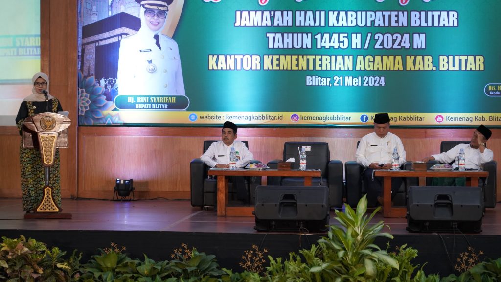 Pisah Pamit dan Manasik Calon Jemaah Haji Blitar Penuh Haru Mak Rini, Bupati BLitar