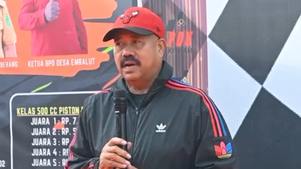 Edi Damansyah, Bupati Kukar saat memberikan sambutan di lomba balap ketinting Embalut 2024, Minggu (19/5/2024) (Foto: Prokom)