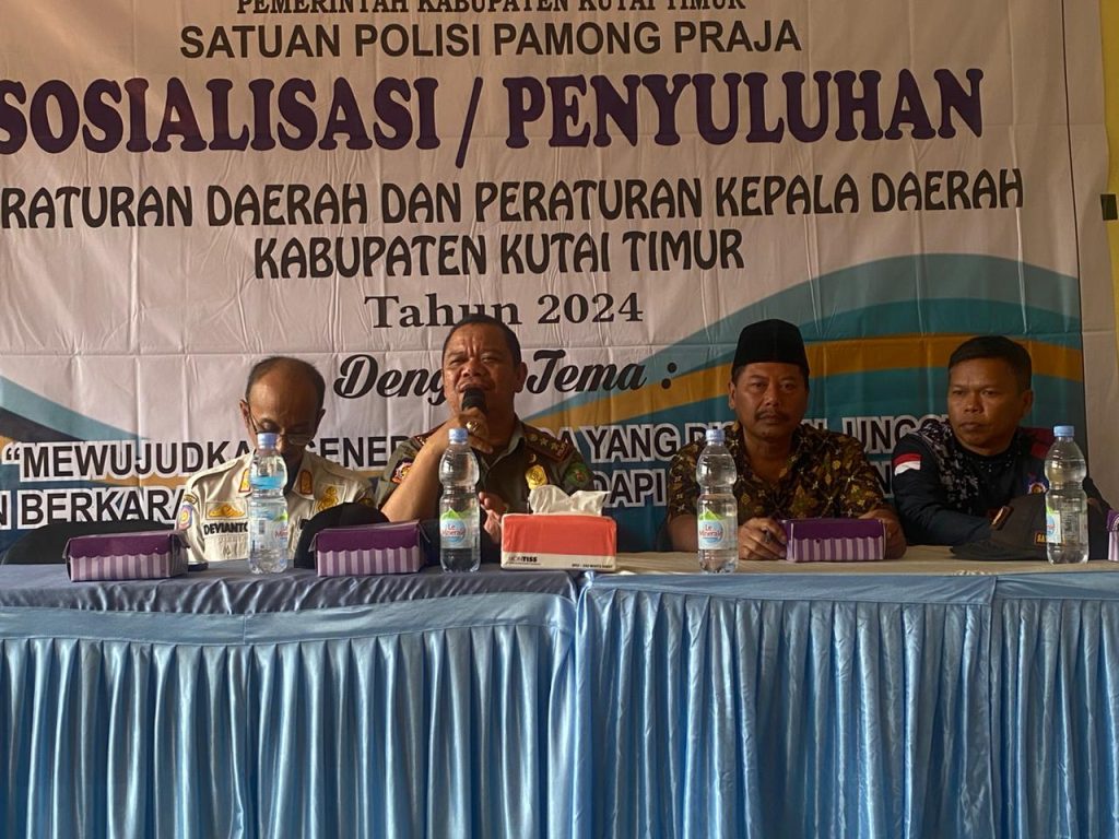 Membangun Generasi Muda yang Disiplin dan Berkarakter Melalui Sosialisasi Peraturan Daerah Penyuluhan dari Satpol PP di SMAN 1 Bengalon, Jumat (17/5/2024)